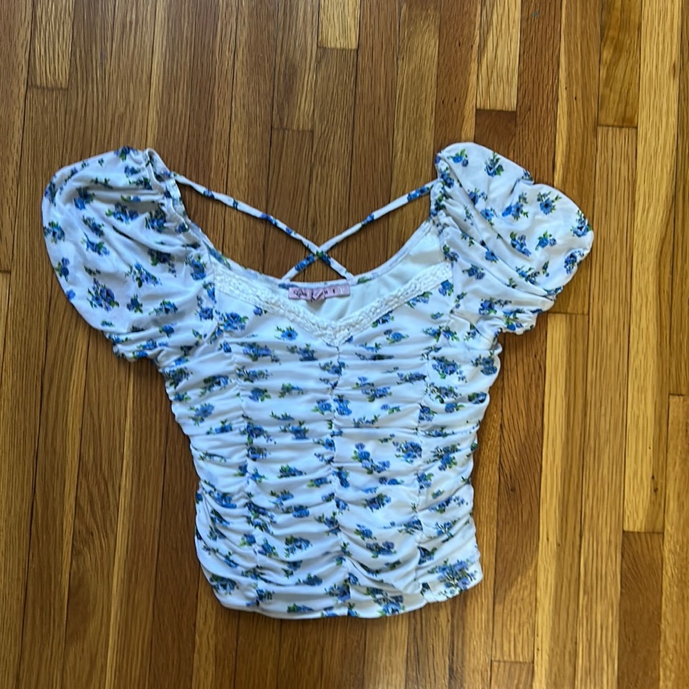 cute floral top perfect for a casual summer outing!